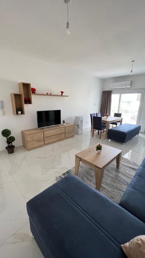 Tetris Apartment Spacious Comfortable ニコシア エクステリア 写真
